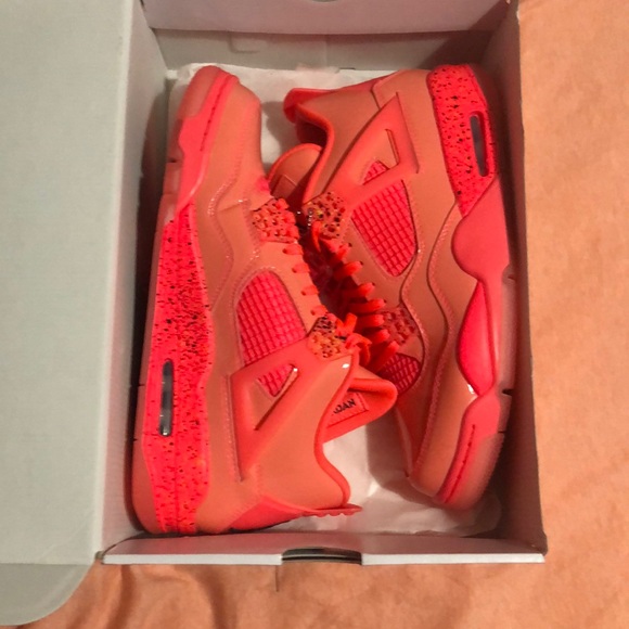 Shoes - Air Jordan retro 4 hot punch